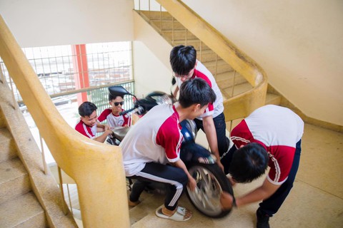 Đi học muộn, quay bài… đi vào bộ ảnh kỷ yếu ‘nhất quỷ nhì ma’ - Ảnh 5. Đi học muộn, quay bài… đi vào bộ ảnh kỷ yếu ‘nhất quỷ nhì ma’ - Ảnh 5.