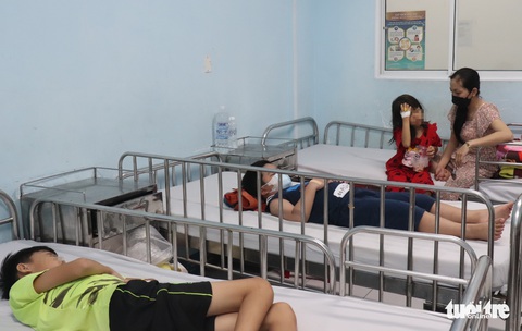 Trẻ mắc sốt xuất huyết nặng tăng, phụ huynh rơi nước mắt khi con qua cơn nguy hiểm - Ảnh 4. Trẻ mắc sốt xuất huyết nặng tăng, phụ huynh rơi nước mắt khi con qua cơn nguy hiểm - Ảnh 4.