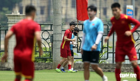 Hoàng Đức phải tập riêng trước trận đấu với U23 Myanmar - Ảnh 2. Hoàng Đức phải tập riêng trước trận đấu với U23 Myanmar - Ảnh 2.