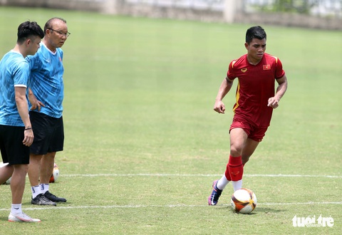 Ưu tiên do thám đối thủ, ông Park đổi lịch tập của U23 Việt Nam - Ảnh 8. Ưu tiên do thám đối thủ, ông Park đổi lịch tập của U23 Việt Nam - Ảnh 8.
