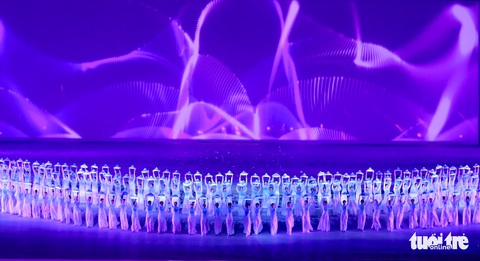 Hàng nghìn nghệ sĩ cùng ánh sáng hiện đại trong buổi tổng duyệt lễ khai mạc SEA Games 31 - Ảnh 6. Hàng nghìn nghệ sĩ cùng ánh sáng hiện đại trong buổi tổng duyệt lễ khai mạc SEA Games 31 - Ảnh 6.