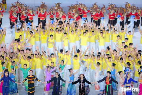 Hàng nghìn nghệ sĩ cùng ánh sáng hiện đại trong buổi tổng duyệt lễ khai mạc SEA Games 31 - Ảnh 2. Hàng nghìn nghệ sĩ cùng ánh sáng hiện đại trong buổi tổng duyệt lễ khai mạc SEA Games 31 - Ảnh 2.
