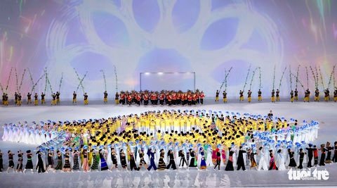 Hàng nghìn nghệ sĩ cùng ánh sáng hiện đại trong buổi tổng duyệt lễ khai mạc SEA Games 31 - Ảnh 11. Hàng nghìn nghệ sĩ cùng ánh sáng hiện đại trong buổi tổng duyệt lễ khai mạc SEA Games 31 - Ảnh 11.