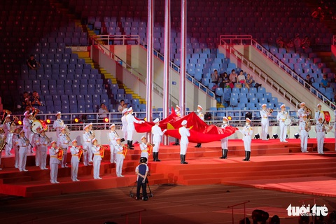 Hàng nghìn nghệ sĩ cùng ánh sáng hiện đại trong buổi tổng duyệt lễ khai mạc SEA Games 31 - Ảnh 5. Hàng nghìn nghệ sĩ cùng ánh sáng hiện đại trong buổi tổng duyệt lễ khai mạc SEA Games 31 - Ảnh 5.