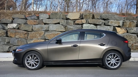 Chọn Mazda3, chủ xe hạnh phúc - Ảnh 1. Chọn Mazda3, chủ xe hạnh phúc - Ảnh 1.