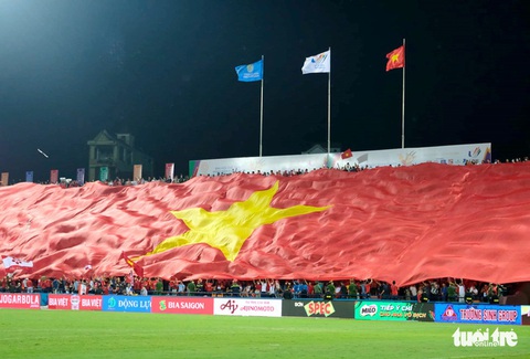 Sân Việt Trì sẽ được phủ kín bởi 3.000 lá quốc kỳ trong trận U23 Việt Nam - U23 Myanmar - Ảnh 1. Sân Việt Trì sẽ được phủ kín bởi 3.000 lá quốc kỳ trong trận U23 Việt Nam - U23 Myanmar - Ảnh 1.