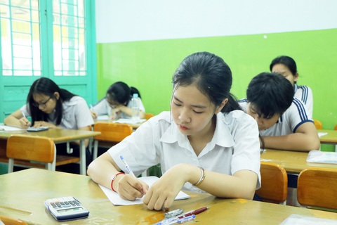 Sắp tới mùa thi cử, học sinh chạy show học thêm - Ảnh 1. Sắp tới mùa thi cử, học sinh chạy show học thêm - Ảnh 1.