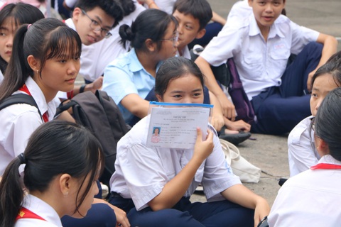 Sắp tới mùa thi cử, học sinh chạy show học thêm - Ảnh 2. Sắp tới mùa thi cử, học sinh chạy show học thêm - Ảnh 2.