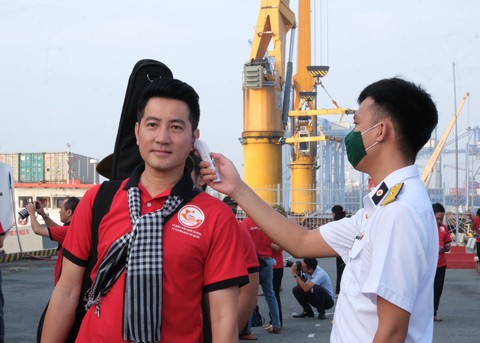 Đoàn đại biểu TP.HCM đi thăm Trường Sa và nhà giàn DK1 - Ảnh 3. Đoàn đại biểu TP.HCM đi thăm Trường Sa và nhà giàn DK1 - Ảnh 3.