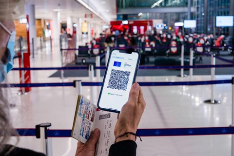 EU và Việt Nam công nhận hộ chiếu vắc xin lẫn nhau - Ảnh 1. EU và Việt Nam công nhận hộ chiếu vắc xin lẫn nhau - Ảnh 1.