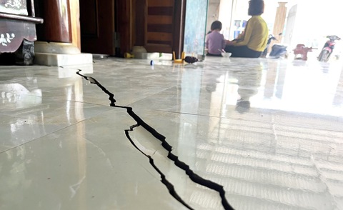 Cô trò đang ngủ trưa thì nghe tiếng rạn nứt của tường, điều gì đang xảy ra? - Ảnh 1. Cô trò đang ngủ trưa thì nghe tiếng rạn nứt của tường, điều gì đang xảy ra? - Ảnh 1.