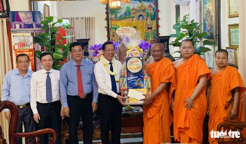 Ông Phan Văn Mãi chúc mừng Đại lễ Phật đản các cơ sở Phật giáo tại TP.HCM - Ảnh 4. Ông Phan Văn Mãi chúc mừng Đại lễ Phật đản các cơ sở Phật giáo tại TP.HCM - Ảnh 4.