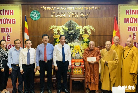 Ông Phan Văn Mãi chúc mừng Đại lễ Phật đản các cơ sở Phật giáo tại TP.HCM - Ảnh 1. Ông Phan Văn Mãi chúc mừng Đại lễ Phật đản các cơ sở Phật giáo tại TP.HCM - Ảnh 1.