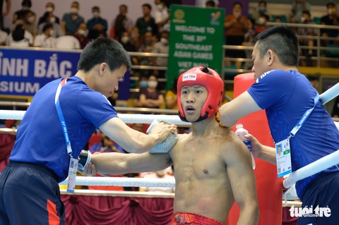 Hằng Nga, Thế Hưởng lấy vé tranh HCV kickboxing - Ảnh 1. Hằng Nga, Thế Hưởng lấy vé tranh HCV kickboxing - Ảnh 1.