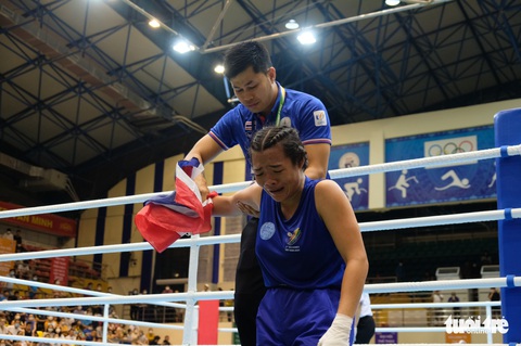Hằng Nga, Thế Hưởng lấy vé tranh HCV kickboxing - Ảnh 11. Hằng Nga, Thế Hưởng lấy vé tranh HCV kickboxing - Ảnh 11.