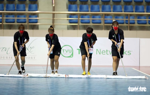 Môn futsal tươi tắn hơn với các cầu thủ nữ Phong Phú Hà Nam - Ảnh 5. Môn futsal tươi tắn hơn với các cầu thủ nữ Phong Phú Hà Nam - Ảnh 5.