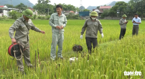 Tìm nguyên nhân hàng trăm ngôi nhà rạn nứt, giếng nước khô cạn bất thường tại Nghệ An - Ảnh 2. Tìm nguyên nhân hàng trăm ngôi nhà rạn nứt, giếng nước khô cạn bất thường tại Nghệ An - Ảnh 2.