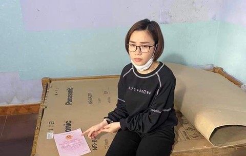 Làm giả sổ đỏ của mẹ và bà để dụ người mua đất rồi chiếm đoạt tiền - Ảnh 1. Làm giả sổ đỏ của mẹ và bà để dụ người mua đất rồi chiếm đoạt tiền - Ảnh 1.