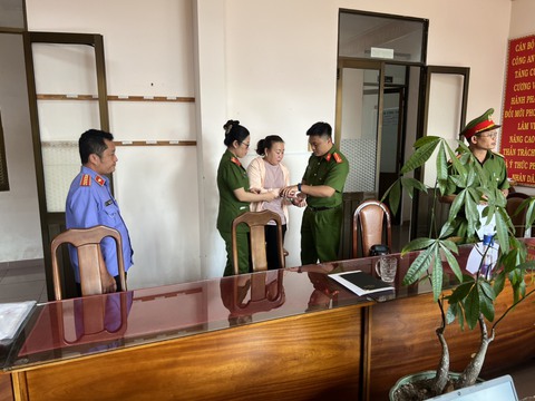 Bắt tạm giam bị can lừa đảo hơn 50 tỉ đồng ở Bình Thuận - Ảnh 1. Bắt tạm giam bị can lừa đảo hơn 50 tỉ đồng ở Bình Thuận - Ảnh 1.