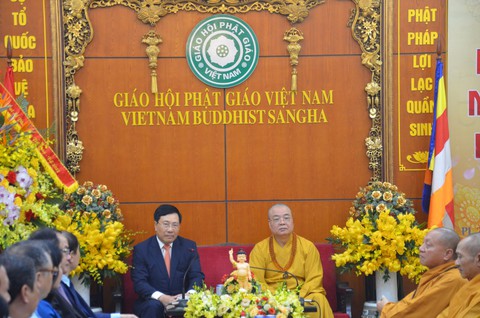 Phó thủ tướng thường trực Phạm Bình Minh chúc mừng Đại lễ Phật đản - Ảnh 1. Phó thủ tướng thường trực Phạm Bình Minh chúc mừng Đại lễ Phật đản - Ảnh 1.