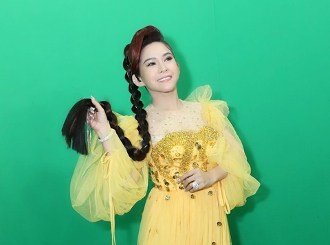 Ngọc Trinh, Minh Hằng đóng Chị chị em em phần 2 do Vũ Ngọc Đãng đạo diễn - Ảnh 5. Ngọc Trinh, Minh Hằng đóng Chị chị em em phần 2 do Vũ Ngọc Đãng đạo diễn - Ảnh 5.