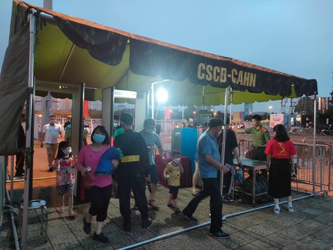 SEA Games 31 khai mạc bằng bữa tiệc âm thanh và ánh sáng hoành tráng - Ảnh 37. SEA Games 31 khai mạc bằng bữa tiệc âm thanh và ánh sáng hoành tráng - Ảnh 37.
