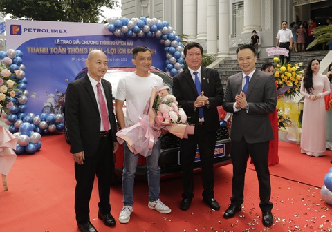 Mua xăng, dầu Petrolimex trúng ô tô - Ảnh 1. Mua xăng, dầu Petrolimex trúng ô tô - Ảnh 1.