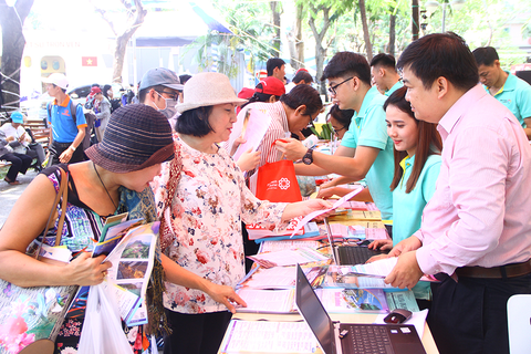 BenThanh Tourist đem tour giá sốc đến hội chợ - Ảnh 1. BenThanh Tourist đem tour giá sốc đến hội chợ - Ảnh 1.