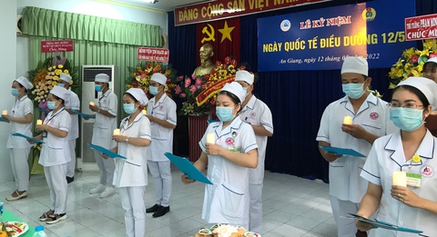 Nghề điều dưỡng cần lắm sự tỉ mỉ và tâm huyết - Ảnh 2. Nghề điều dưỡng cần lắm sự tỉ mỉ và tâm huyết - Ảnh 2.