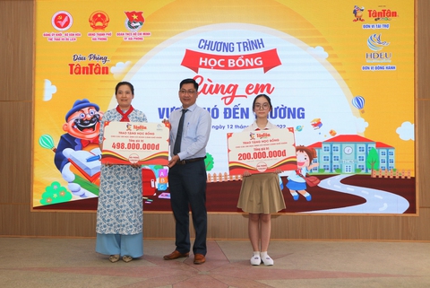 Gần nửa tỉ đồng học bổng toàn phần dành tặng thiếu niên vượt khó - Ảnh 1. Gần nửa tỉ đồng học bổng toàn phần dành tặng thiếu niên vượt khó - Ảnh 1.