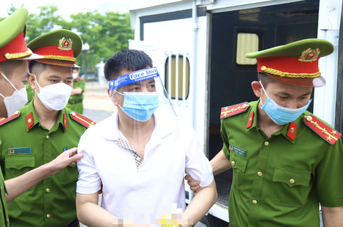 Cuộc gặp để buôn thuốc giả giữa VN Pharma và vị giám đốc bí ẩn - Ảnh 2. Cuộc gặp để buôn thuốc giả giữa VN Pharma và vị giám đốc bí ẩn - Ảnh 2.