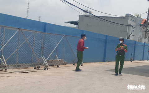 Nhân viên cây xăng bị đâm nhiều nhát khi đang đổ xăng cho khách - Ảnh 1. Nhân viên cây xăng bị đâm nhiều nhát khi đang đổ xăng cho khách - Ảnh 1.