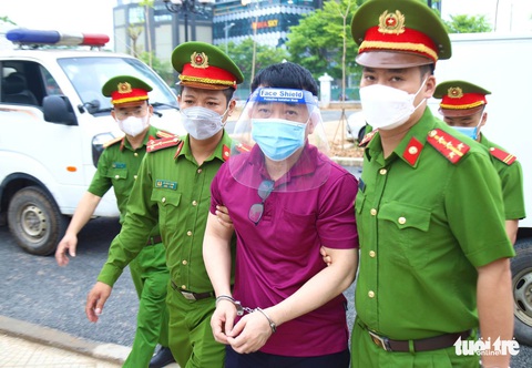 Sáng nay 12-5, cựu thứ trưởng Bộ Y tế Trương Quốc Cường hầu tòa - Ảnh 2. Sáng nay 12-5, cựu thứ trưởng Bộ Y tế Trương Quốc Cường hầu tòa - Ảnh 2.