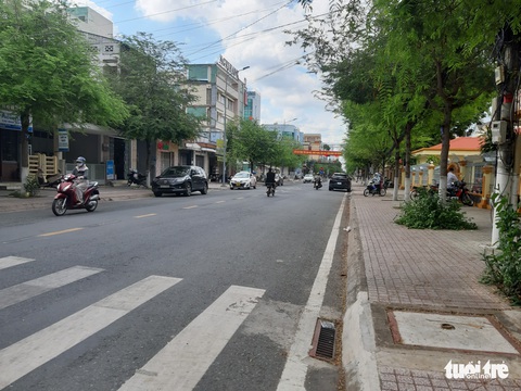 Điều tra vụ nổ súng trước cổng tòa án sau khi tòa tuyên án - Ảnh 1. Điều tra vụ nổ súng trước cổng tòa án sau khi tòa tuyên án - Ảnh 1.