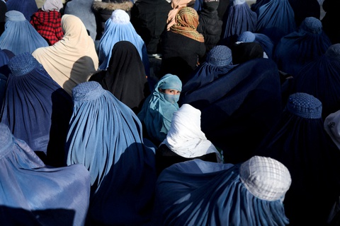 Taliban cấm đàn ông và phụ nữ ăn tối cùng nhau ở phía tây Afghanistan - Ảnh 1. Taliban cấm đàn ông và phụ nữ ăn tối cùng nhau ở phía tây Afghanistan - Ảnh 1.