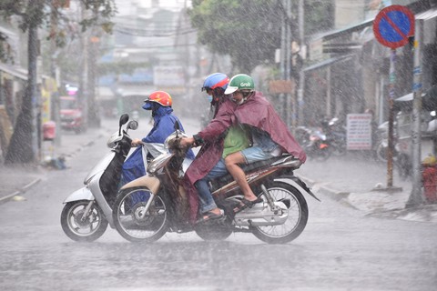10 ngày tới, miền Nam mưa tăng dần, miền Bắc tháng 5 vẫn rét - Ảnh 1. 10 ngày tới, miền Nam mưa tăng dần, miền Bắc tháng 5 vẫn rét - Ảnh 1.
