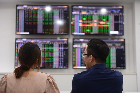 VN-Index lấy lại sắc xanh nhưng lực bán vẫn đeo bám - Ảnh 1. VN-Index lấy lại sắc xanh nhưng lực bán vẫn đeo bám - Ảnh 1.