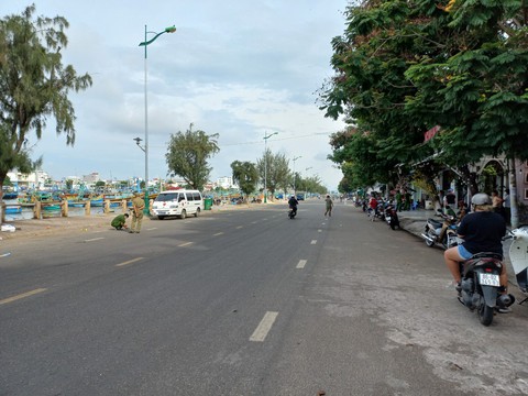 Tài xế lái ô tô truy sát, gây chết người tại bờ kè Phan Thiết ra đầu thú - Ảnh 4. Tài xế lái ô tô truy sát, gây chết người tại bờ kè Phan Thiết ra đầu thú - Ảnh 4.