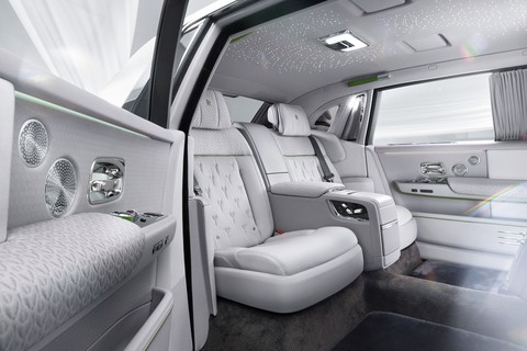 Rolls-Royce Phantom 2023 ra mắt: Tản nhiệt phát sáng, nhiều tùy chọn mới cho giới siêu giàu - Ảnh 4. Rolls-Royce Phantom 2023 ra mắt: Tản nhiệt phát sáng, nhiều tùy chọn mới cho giới siêu giàu - Ảnh 4.