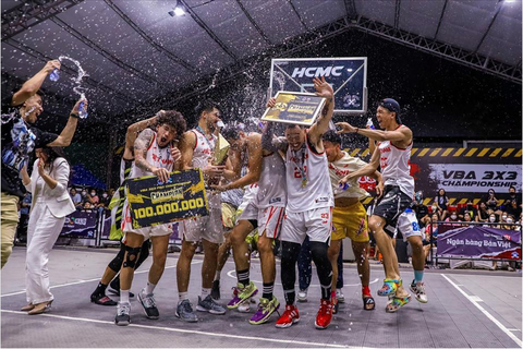 Bóng rổ Việt bùng nổ ngày ra quân ở SEA Games 31 - Ảnh 2. Bóng rổ Việt bùng nổ ngày ra quân ở SEA Games 31 - Ảnh 2.