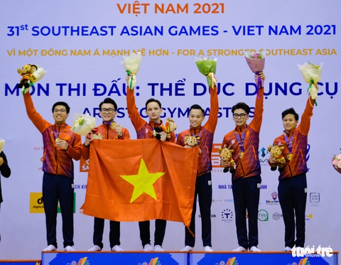Mãn nhãn với màn thể hiện của các hot boy đội tuyển thể dục dụng cụ Việt Nam - Ảnh 9. Mãn nhãn với màn thể hiện của các hot boy đội tuyển thể dục dụng cụ Việt Nam - Ảnh 9.