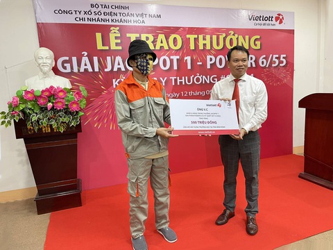 Người trúng Jackpot tại Đà Nẵng làm từ thiện gần 3 tỉ đồng - Ảnh 3. Người trúng Jackpot tại Đà Nẵng làm từ thiện gần 3 tỉ đồng - Ảnh 3.