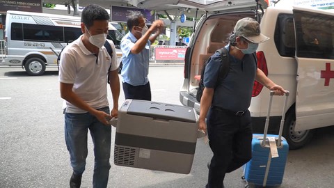 Các bác sĩ mặc niệm tiễn biệt nam sinh viên hiến tạng cứu 4 người - Ảnh 3. Các bác sĩ mặc niệm tiễn biệt nam sinh viên hiến tạng cứu 4 người - Ảnh 3.