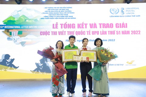 Bức thư được giải nhất thi viết thư UPU quá… già: ‘Người lớn cằn cỗi không viết được thế đâu’ - Ảnh 2. Bức thư được giải nhất thi viết thư UPU quá… già: ‘Người lớn cằn cỗi không viết được thế đâu’ - Ảnh 2.