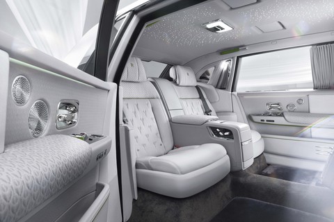 Rolls-Royce Phantom 2023 ra mắt: Tản nhiệt phát sáng, nhiều tùy chọn mới cho giới siêu giàu - Ảnh 11. Rolls-Royce Phantom 2023 ra mắt: Tản nhiệt phát sáng, nhiều tùy chọn mới cho giới siêu giàu - Ảnh 11.