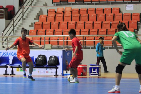 Futsal nữ Việt Nam quyết lật đổ Thái Lan - Ảnh 2. Futsal nữ Việt Nam quyết lật đổ Thái Lan - Ảnh 2.