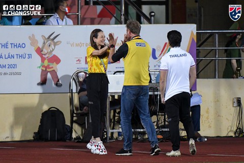 Đè bẹp U23 Campuchia 5-0, Thái Lan đặt một chân vào bán kết - Ảnh 2. Đè bẹp U23 Campuchia 5-0, Thái Lan đặt một chân vào bán kết - Ảnh 2.
