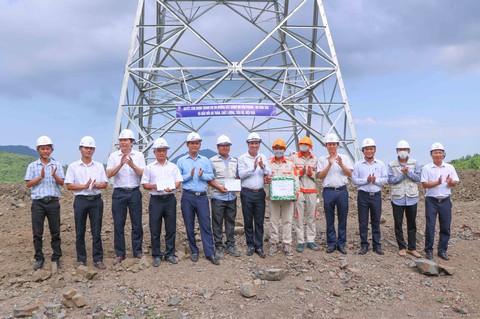 Lãnh đạo truyền tải điện quốc gia thăm lực lượng thi công tại dự án điện trọng điểm - Ảnh 8. Lãnh đạo truyền tải điện quốc gia thăm lực lượng thi công tại dự án điện trọng điểm - Ảnh 8.