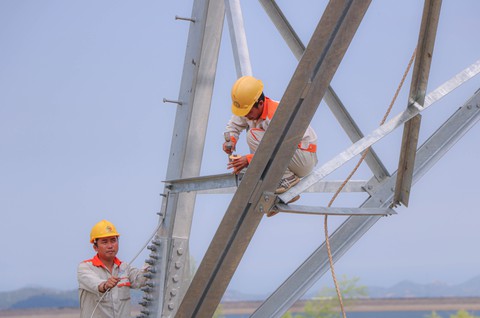 Lãnh đạo truyền tải điện quốc gia thăm lực lượng thi công tại dự án điện trọng điểm - Ảnh 7. Lãnh đạo truyền tải điện quốc gia thăm lực lượng thi công tại dự án điện trọng điểm - Ảnh 7.