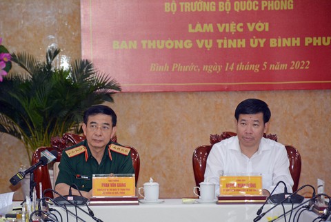 Bộ trưởng Quốc phòng làm việc với Ban thường vụ Tỉnh ủy Bình Phước và Binh đoàn 16 - Ảnh 1. Bộ trưởng Quốc phòng làm việc với Ban thường vụ Tỉnh ủy Bình Phước và Binh đoàn 16 - Ảnh 1.